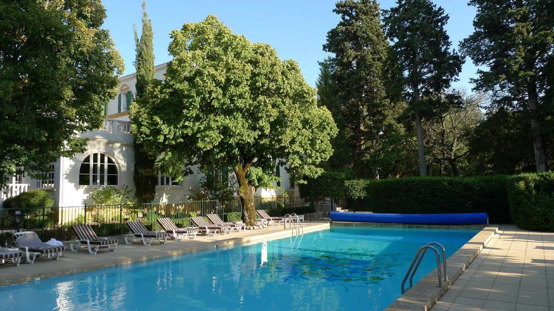 Hôtel Domaine De Chateauneuf à Nans-les-Pins Hotel