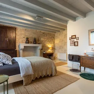 domaine-la-pomme-de-pin.hotels-rhonealpes.com/